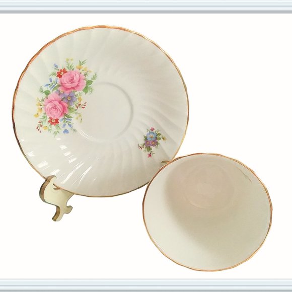 Royal Sutherland Tea Cup Saucer Set Floral Motif Fine Bone China Made in England - Picture 7 of 12